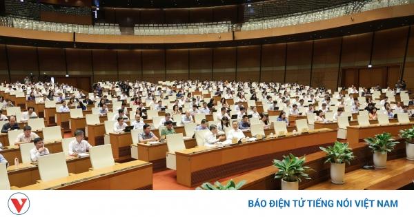 Quốc hội thảo luận về các chính sách kinh tế và bất động sản